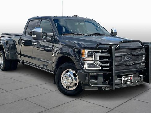 Used 2021 Ford F350 Platinum image 2