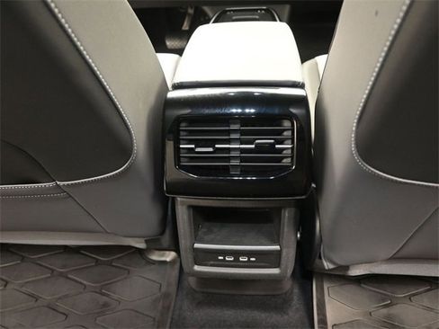 Used 2024 Volkswagen ID.4 2WD image 16