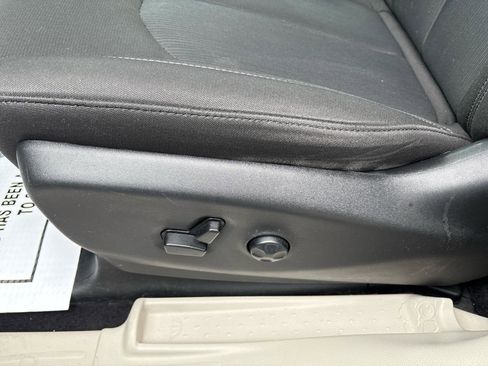 Used 2023 Chrysler Voyager LX FWD image 15