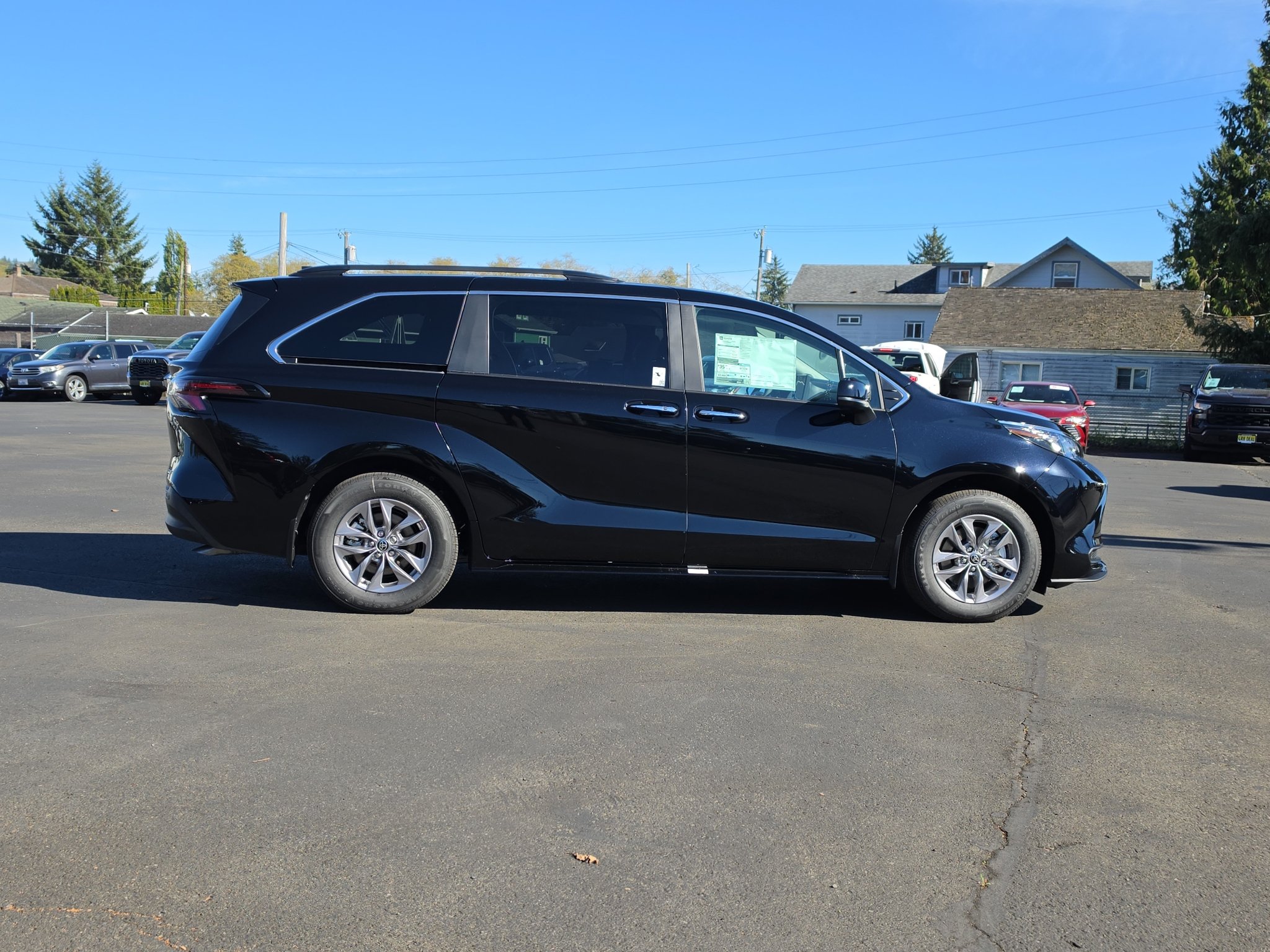 New 2026 Toyota Sienna XLE AWD/4WD image 7