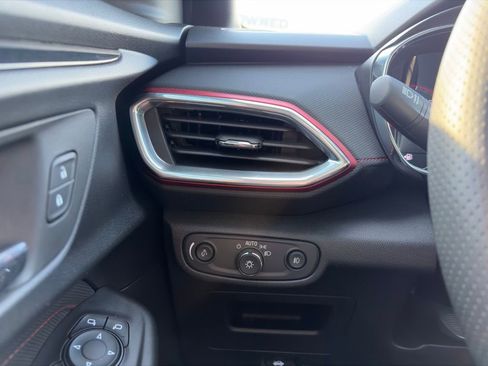 Used 2023 Chevrolet TrailBlazer RS FWD image 19