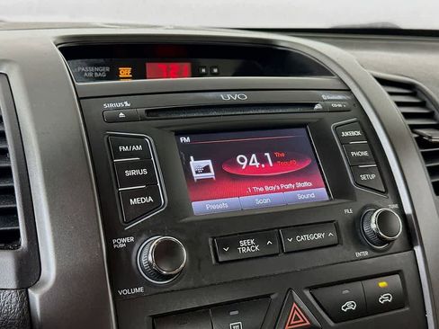 Used 2013 Kia Sorento LX w/ Convenience Pkg FWD image 16