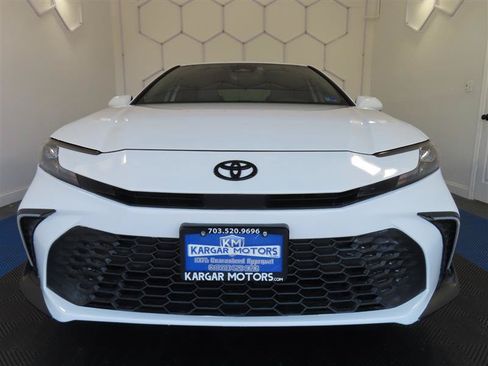 Used 2026 Toyota Camry SE w/ Convenience Package FWD image 3