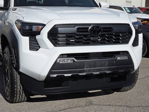 Used 2024 Toyota Tacoma TRD Off-Road image 9