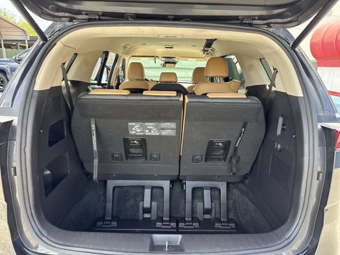Used 2024 Kia Carnival EX FWD image 24