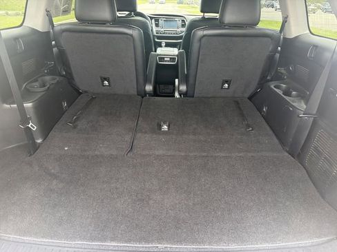 Used 2019 Toyota Highlander Limited FWD image 23