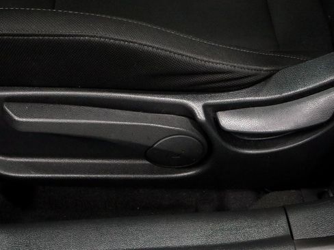 Used 2017 Hyundai Veloster Value Edition image 23