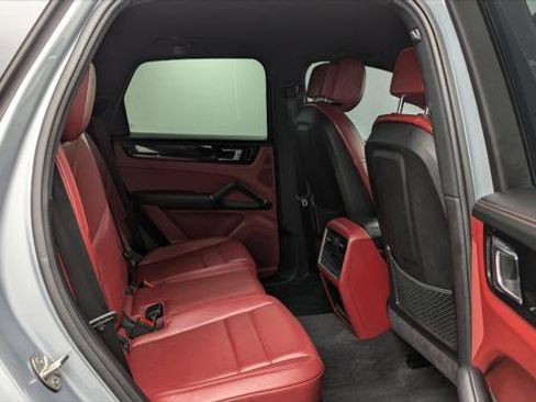 Used 2021 Porsche Cayenne image 19