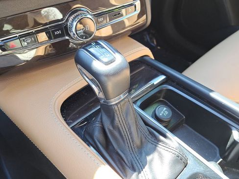 Used 2019 Volvo XC90 T6 Momentum image 28