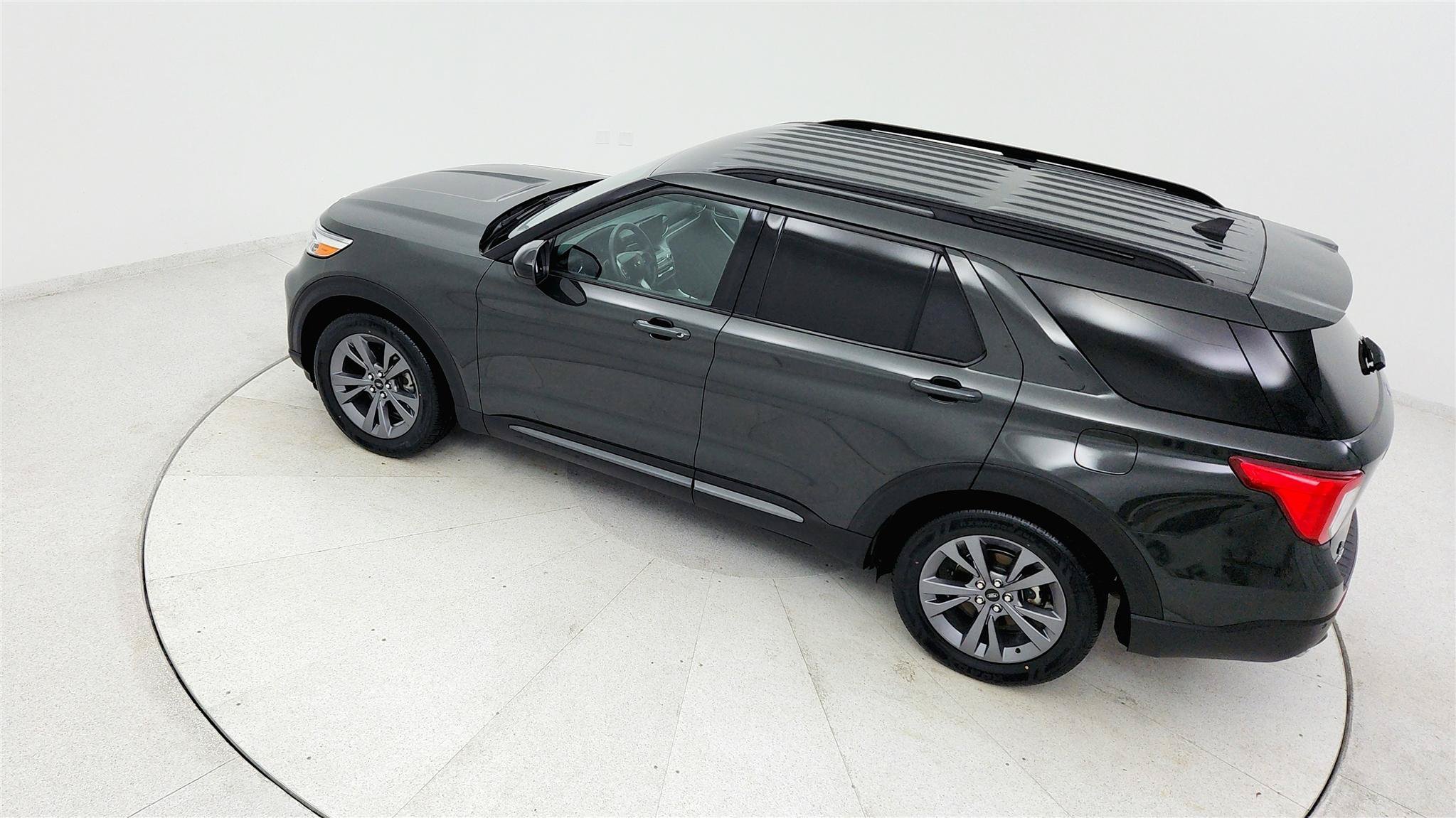 Used 2024 Ford Explorer XLT RWD image 37