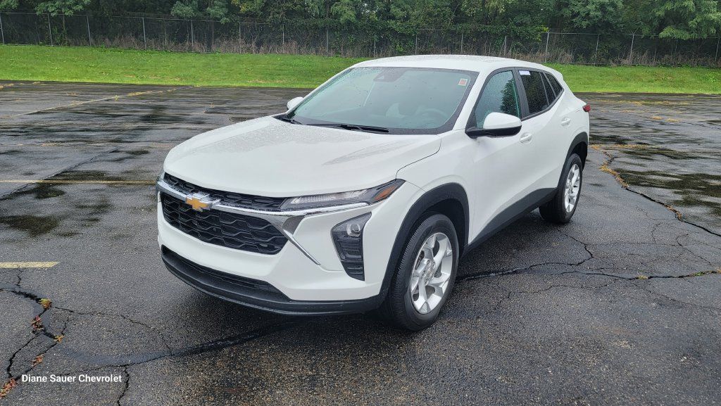 Used 2024 Chevrolet Trax LS w/ LS Convenience Package FWD image 5