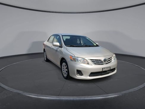 Used 2013 Toyota Corolla LE FWD image 2