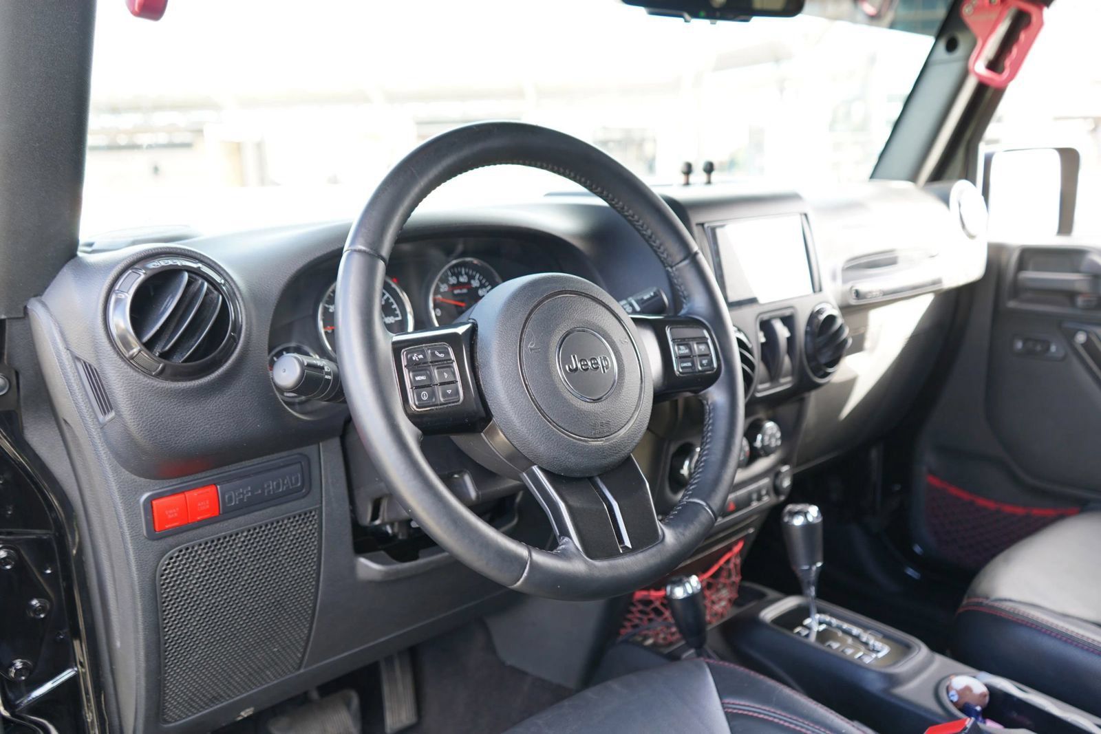 Used 2018 Jeep Wrangler Rubicon AWD/4WD image 13