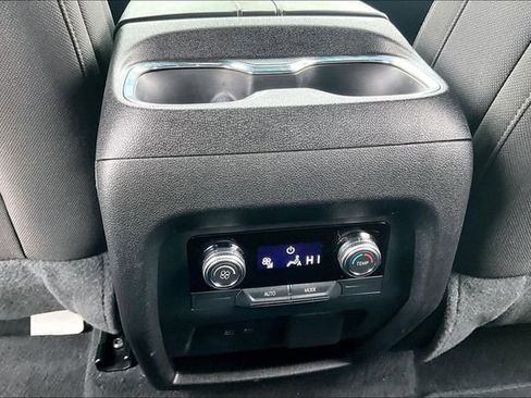 Used 2025 GMC Acadia Elevation image 10