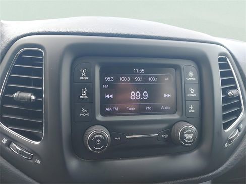 Used 2018 Jeep Compass Latitude image 22