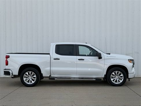 Used 2024 Chevrolet Silverado 1500 Custom image 3