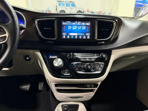 Used 2020 Chrysler Voyager LX FWD image 49