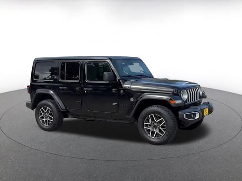 Used 2025 Jeep Wrangler Unlimited Sahara AWD/4WD image 2