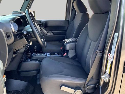 Used 2016 Jeep Wrangler Unlimited Sport w/ Connectivity Group AWD/4WD image 8