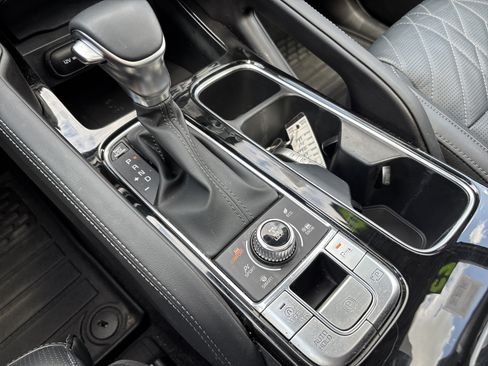 Used 2025 Kia Telluride AWD image 11