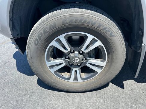 Used 2019 Toyota Tacoma TRD Sport RWD image 6