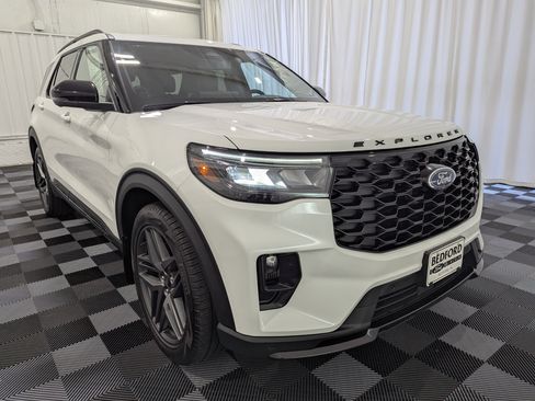 Used 2025 Ford Explorer ST w/ Sun And Sound Package AWD/4WD image 5