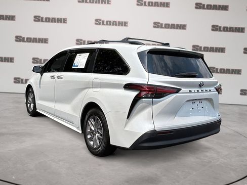 Used 2022 Toyota Sienna XLE w/ XLE Plus Package FWD image 3