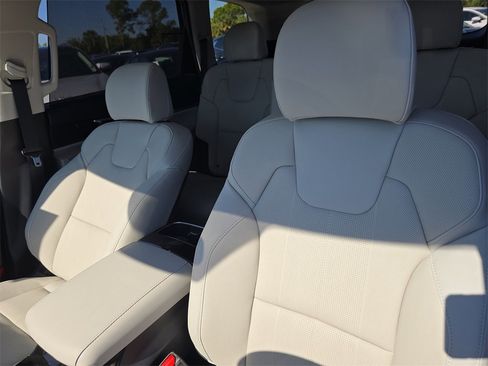 New 2025 Kia Telluride EX image 24