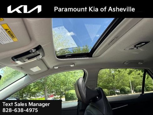 New 2025 Kia Niro EX Touring image 13