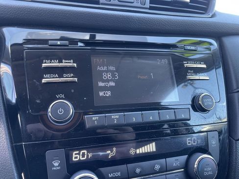 Used 2017 Nissan Rogue SV image 12