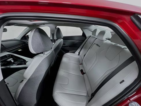 New 2025 Hyundai Elantra Limited image 24
