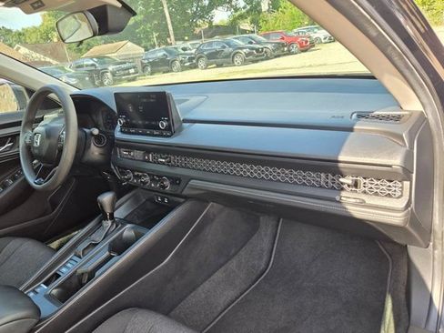 Used 2025 Honda Accord SE image 30