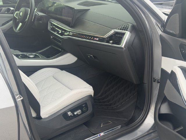 Used 2026 BMW X5 xDrive40i w/ M Sport Package AWD/4WD image 17