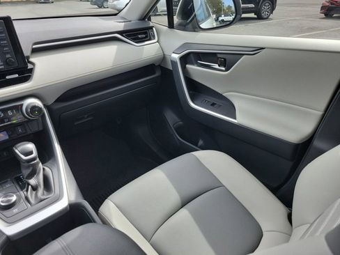 Used 2022 Toyota RAV4 XLE Premium image 23