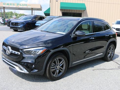 Used 2025 Mercedes-Benz GLA 250 4MATIC image 1