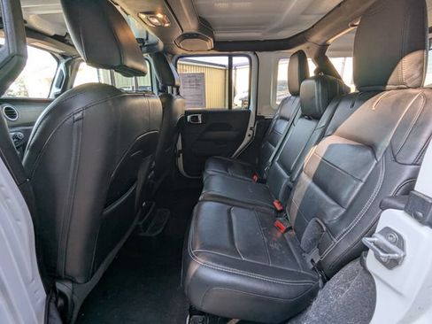 Used 2020 Jeep Wrangler Unlimited Sahara AWD/4WD image 7