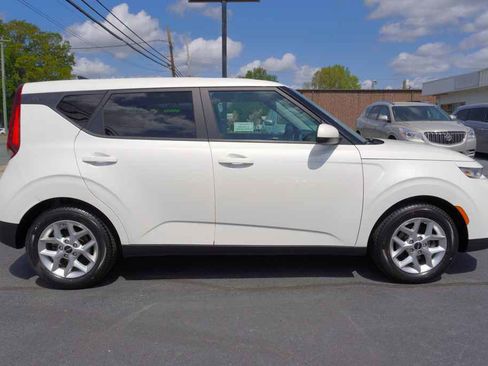 Used 2022 Kia Soul LX w/ Technology Package image 5