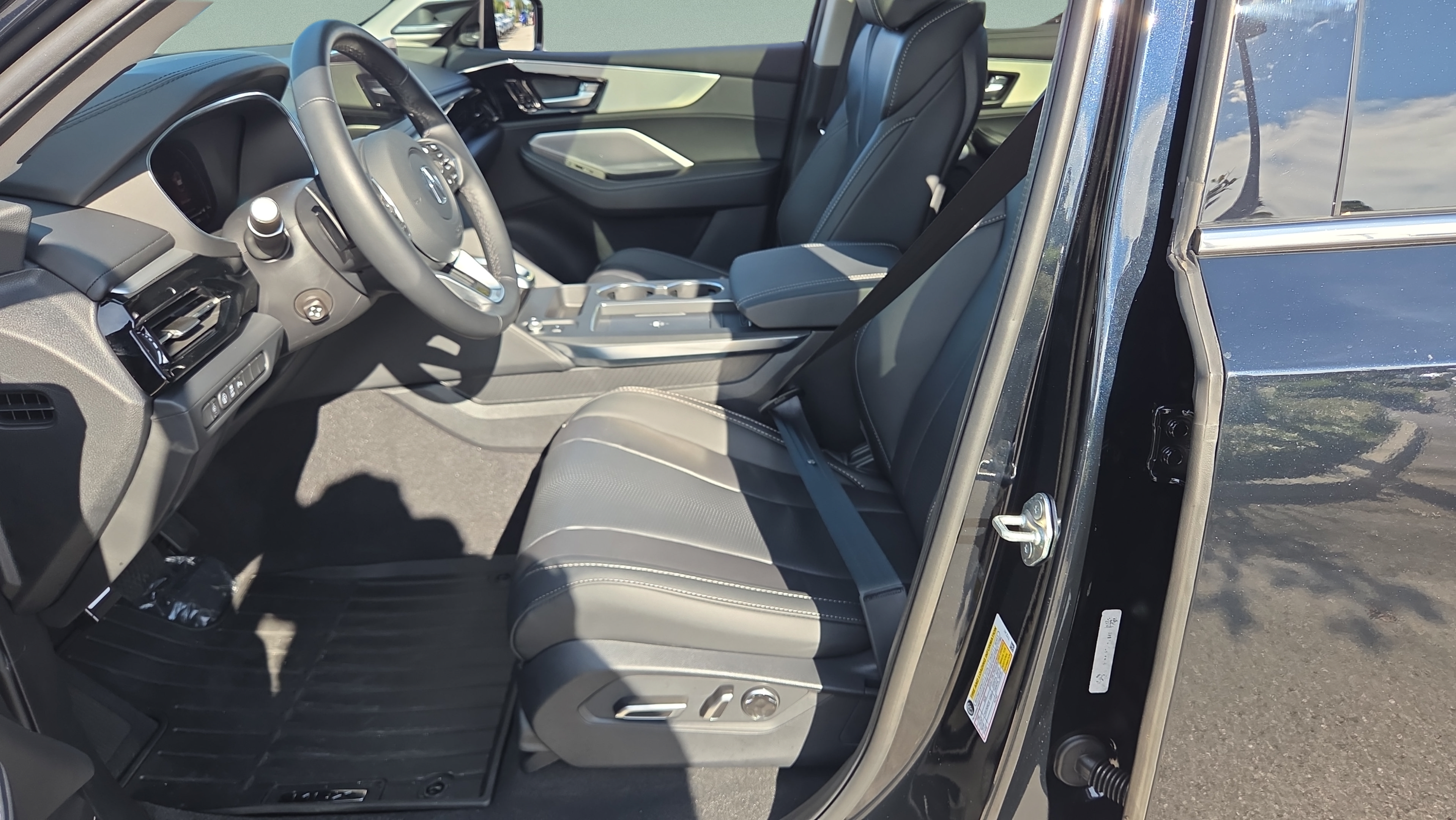 Certified 2026 Acura MDX w/ Technology Package FWD image 9