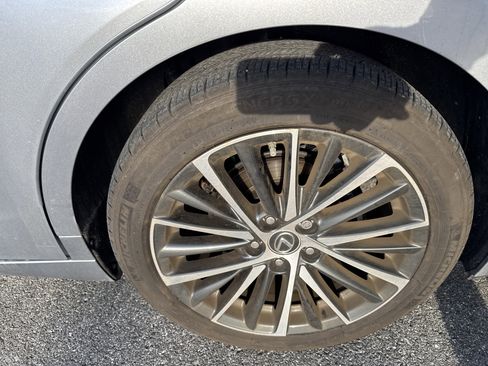 Used 2024 Lexus ES 350 w/ Premium Package image 5