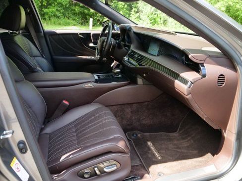 Used 2019 Lexus LS 500 w/ Luxury Package RWD image 46