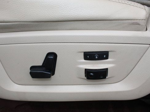 Used 2016 RAM 1500 Laramie w/ Convenience Group AWD/4WD image 13