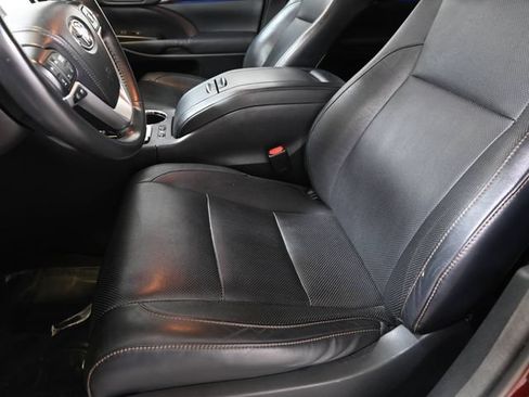Used 2014 Toyota Highlander Limited AWD/4WD image 8