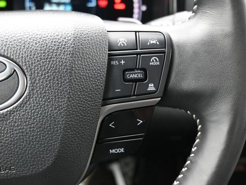 Used 2025 Toyota Camry SE w/ Convenience Package image 23