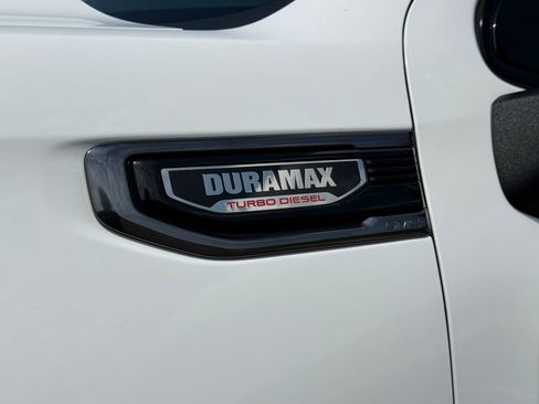 Used 2023 GMC Sierra 1500 AT4 w/ AT4 Preferred Package image 5