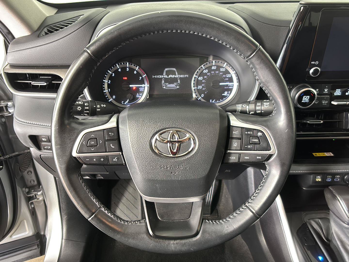 Used 2023 Toyota Highlander XLE AWD/4WD image 31