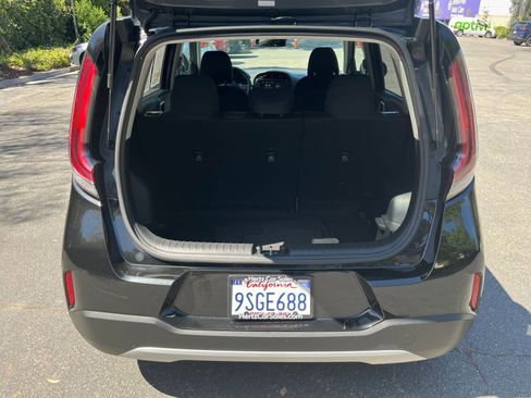 Used 2025 Kia Soul LX w/ LX Technology Package FWD image 29