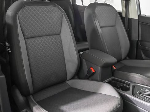 Used 2020 Volkswagen Tiguan S image 44