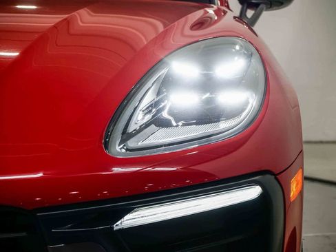 Used 2024 Porsche Macan image 7