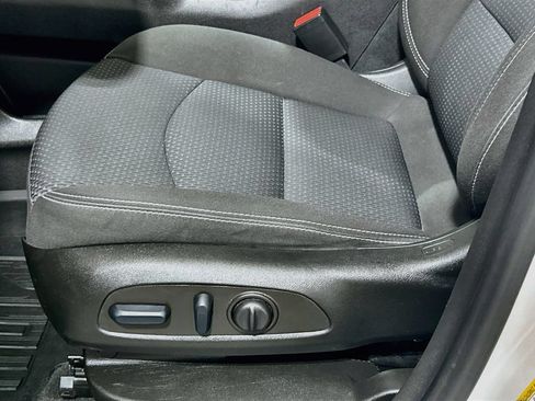 Used 2022 GMC Terrain SLE w/ Driver Convenience Package FWD image 16