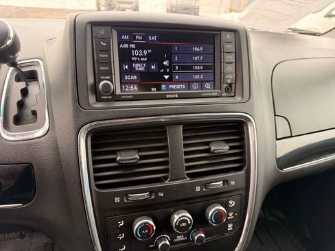 Used 2015 Dodge Grand Caravan SXT image 23